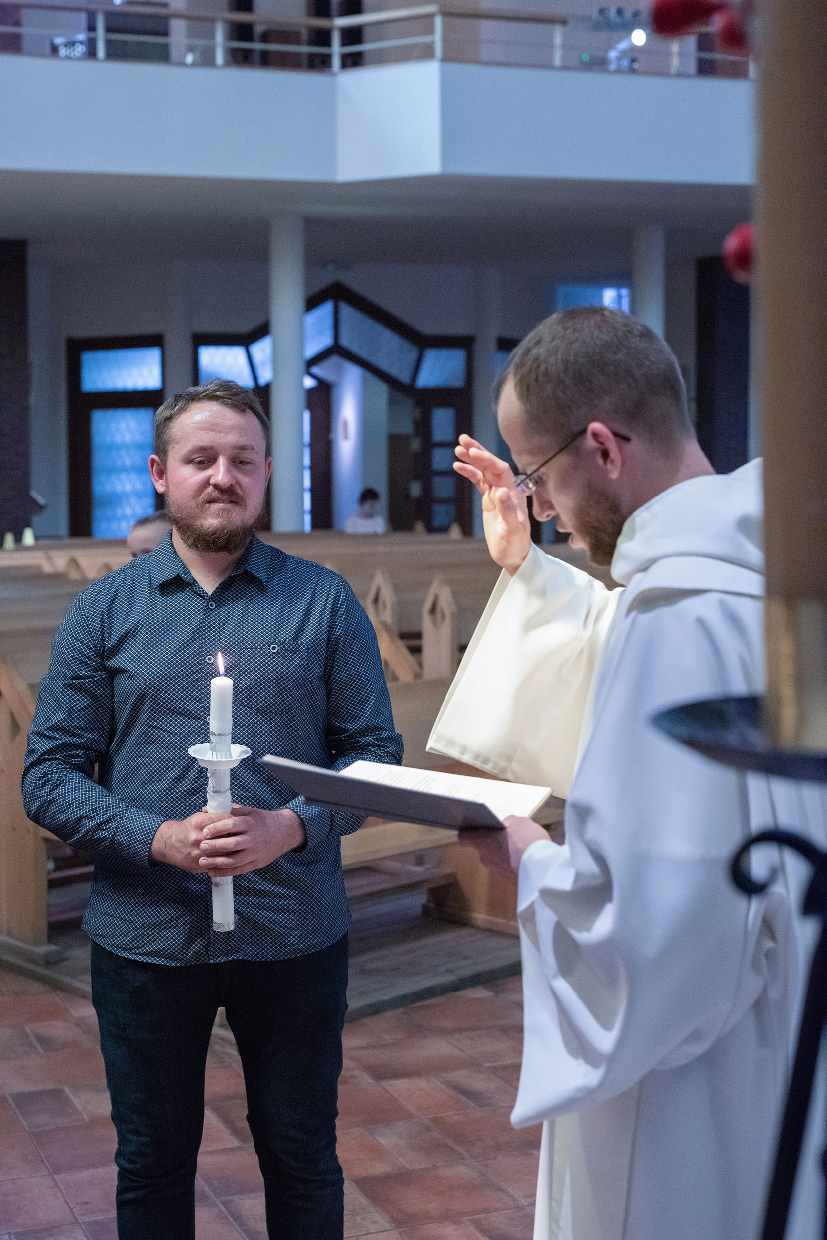 fotografia chrztu w kościele uroczystość rodzinna momenty z rodziną i bliskimi Szczecin