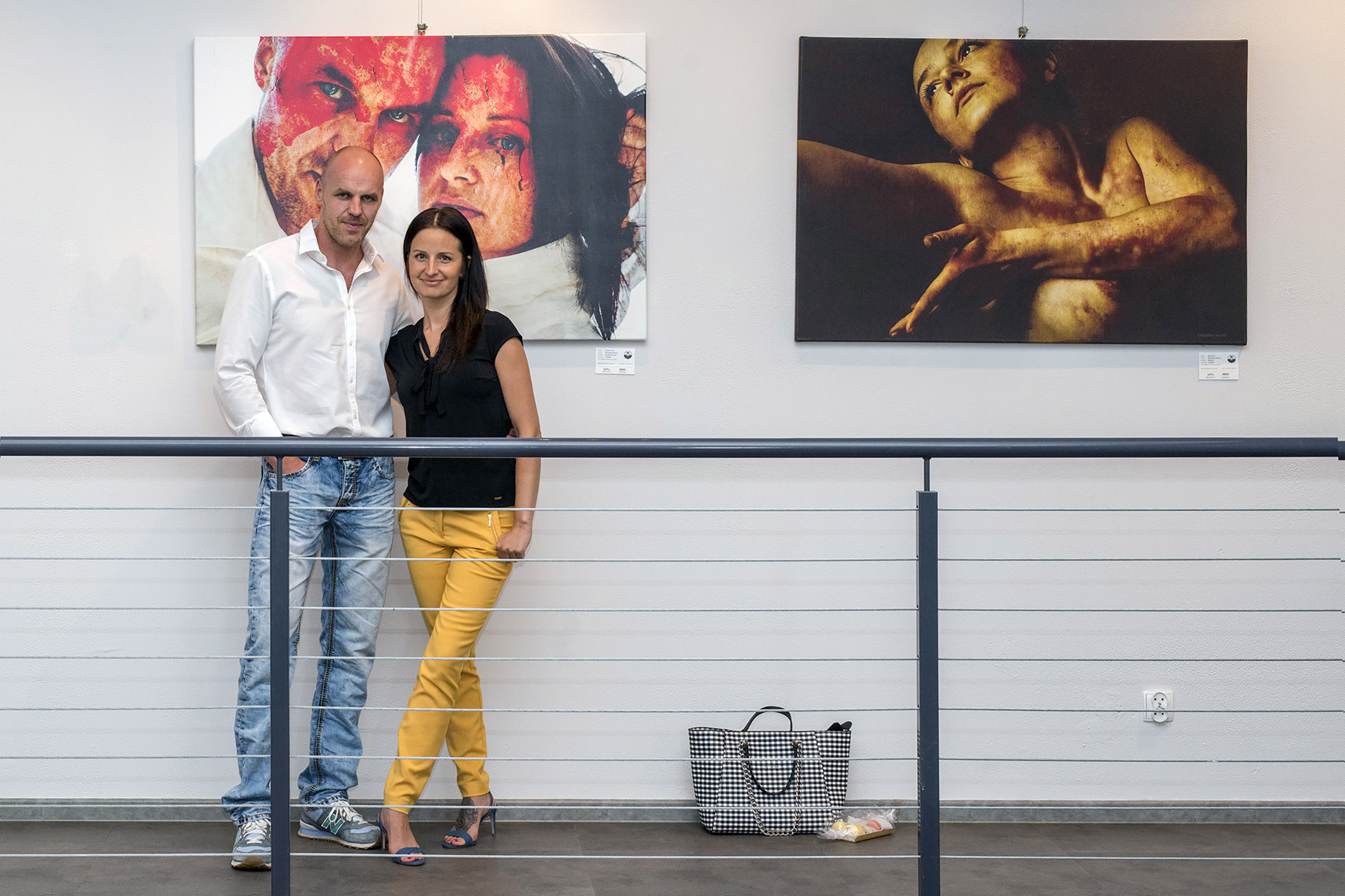 wernisaż portretów artystycznych fotoobrazy na ścianach galerii Stara Rzeźnia Szczecin