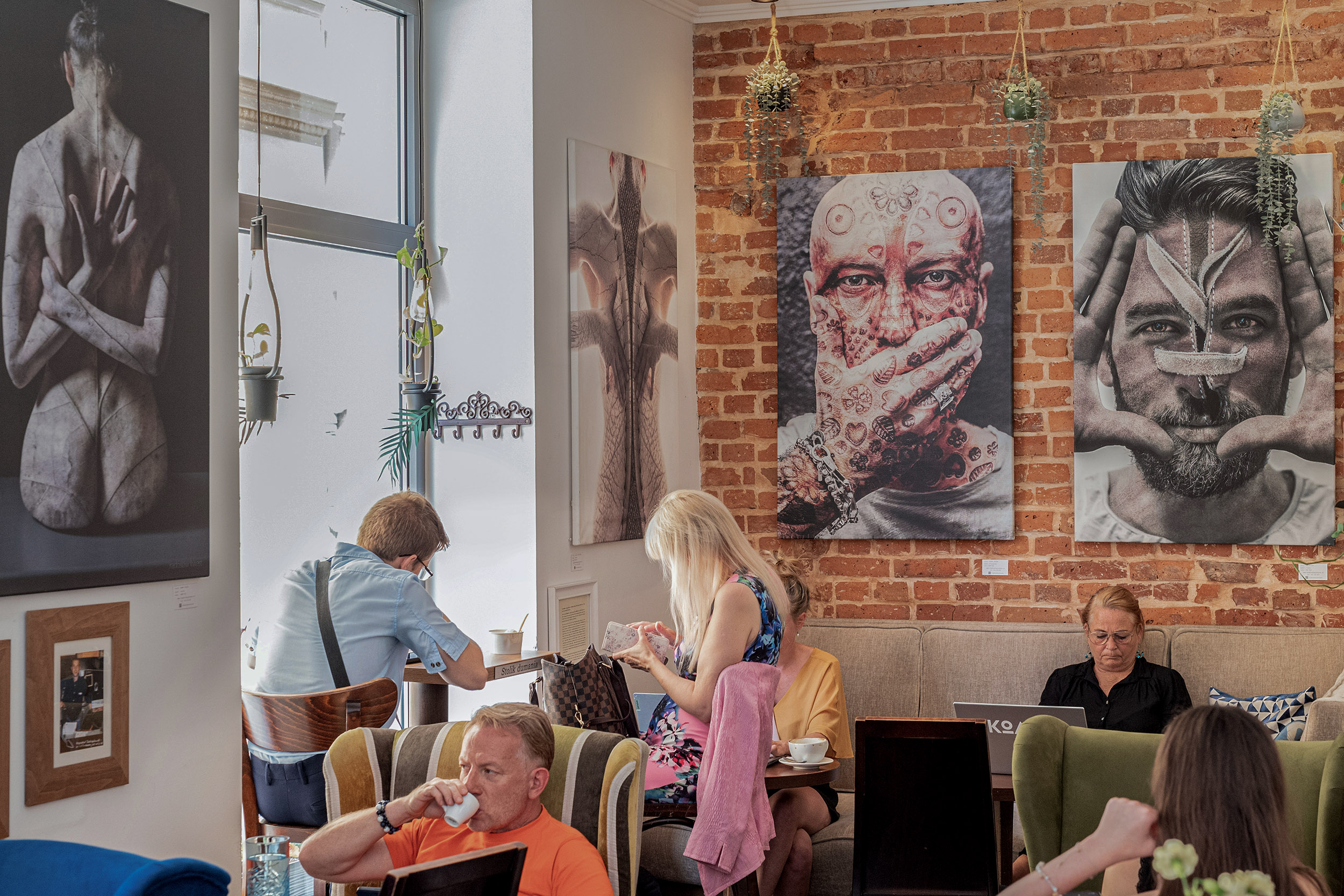 prezentacja fotografii artystycznej fotoobrazy wydruk na płótnie blejtram kawiarnia Szczecin