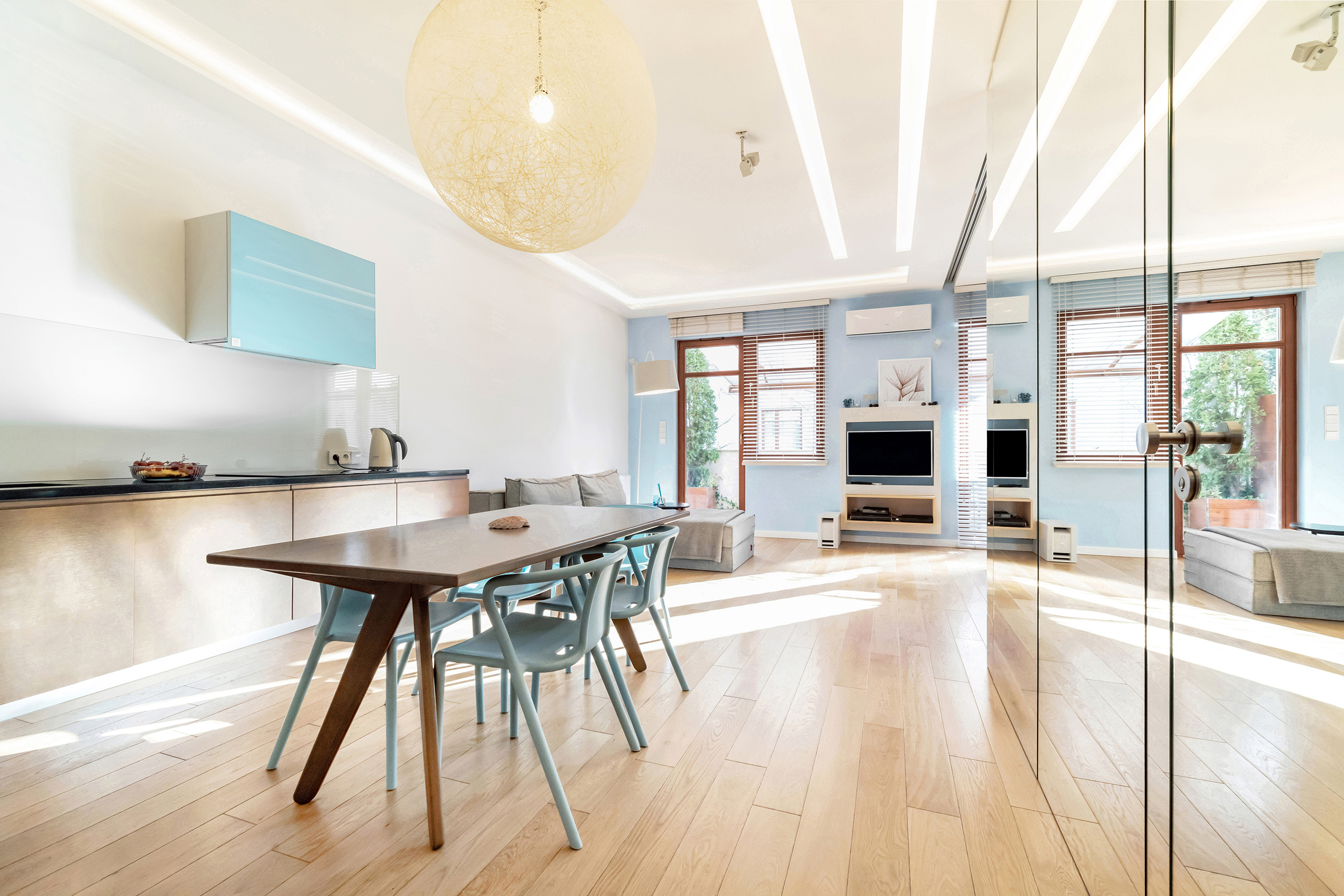 zdjęcia wnętrz apartament na wynajem jasne nowoczesne wnętrze Gdańsk