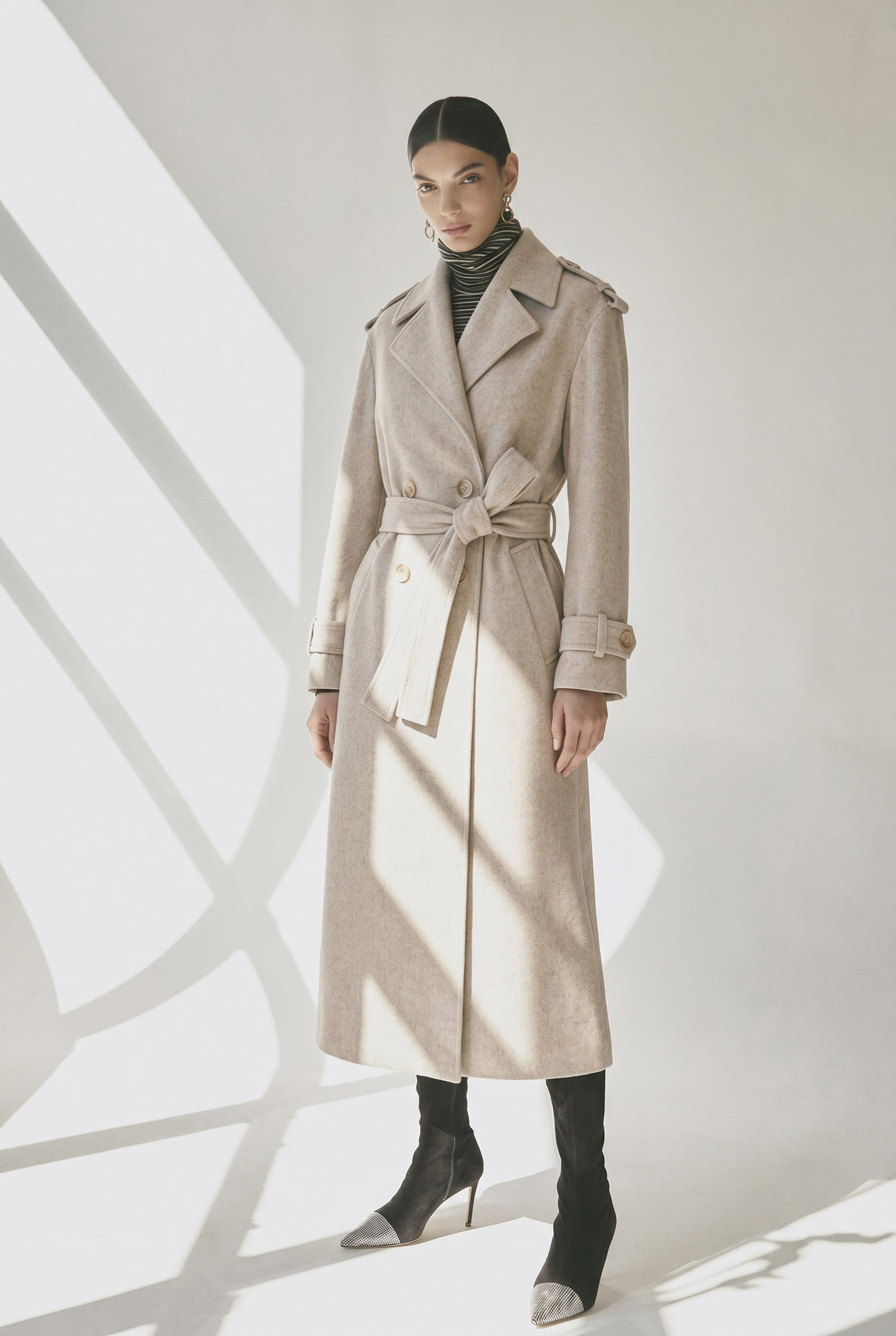 Modelka AI ubrana w elegancki beżowy płaszcz Ghost
